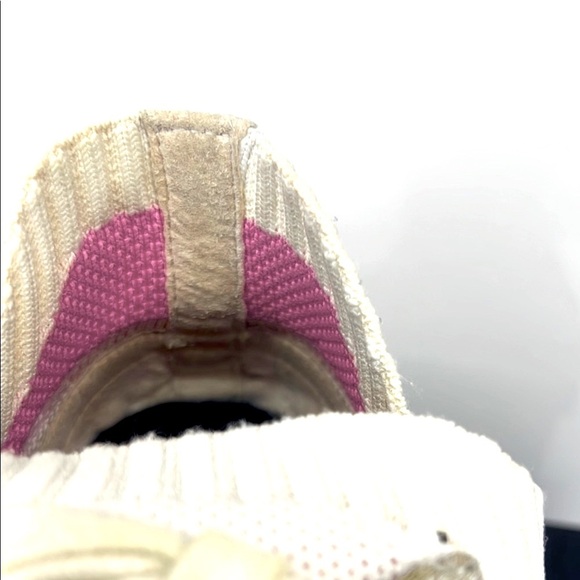 CHANEL 2020 Interlocking CC Logo Sneakers - Picture 4 of 13